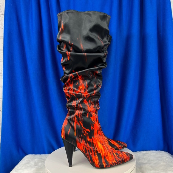 NIB/NWT |•HOROSCOPEZ•| DOLLS KILL PHOTO REAL PRINTED ARIES FLAME BOOT SIZE 7 - Picture 1 of 15
